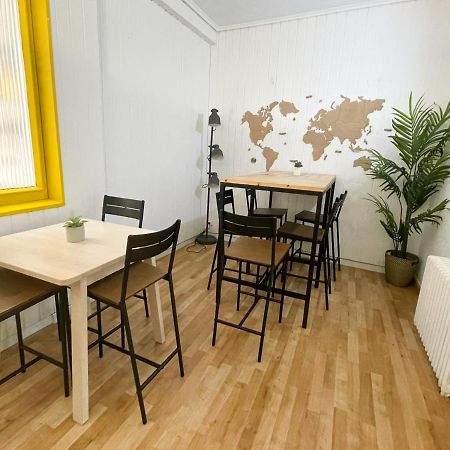 Az The Bridge Hostel - Coliving Zaragoza Exterior photo